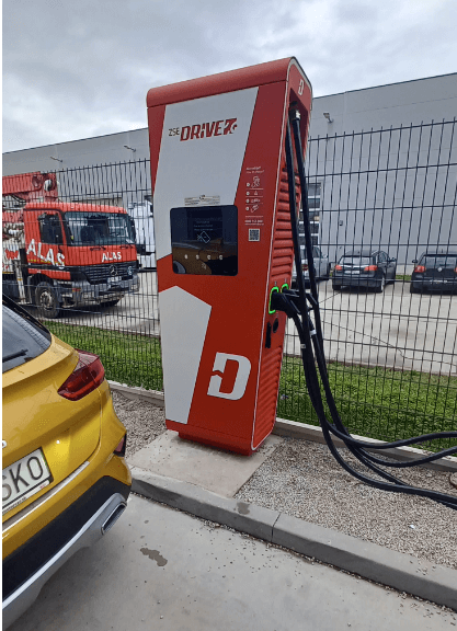 Nabíjacia stanica Domáci roaming Motor-Car v Nitre  s výkonom 2 x CCS (120 kW) a 1 x AC (22 kW)