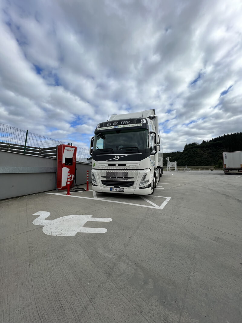 Budúcnosť elektromobility v nákladnej doprave: riešenia so ZSE Drive