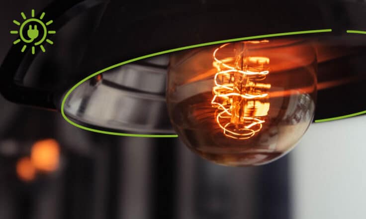 Rozsvietená dizajnová žiarovka spotrebujúca elektrinu.